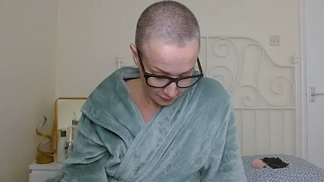 ELEGANT-ARIA36 online show from 9, 3, 2026