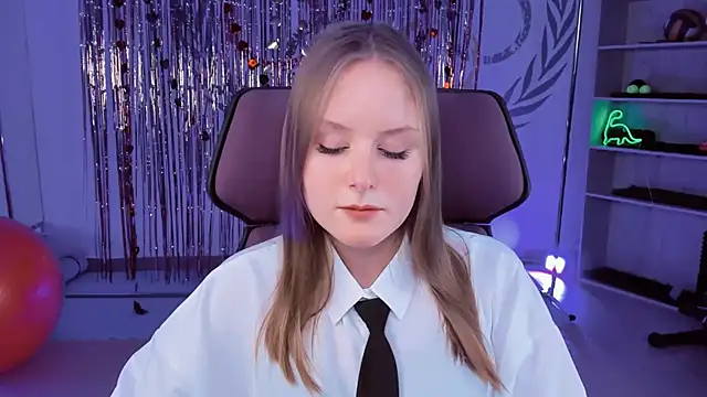 VivienLeeigh online show from 8, 3, 2025