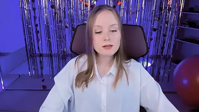 VivienLeeigh online show from 17, 3, 2025