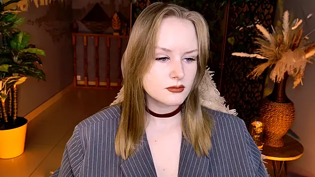 VivienLeeigh online show from 5, 6, 2026