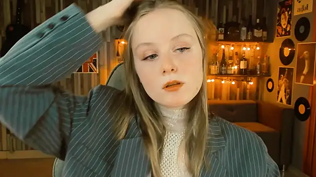 VivienLeeigh online show from 20, 2, 2025