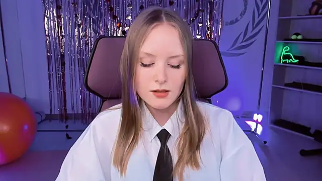 VivienLeeigh online show from 9, 3, 2025