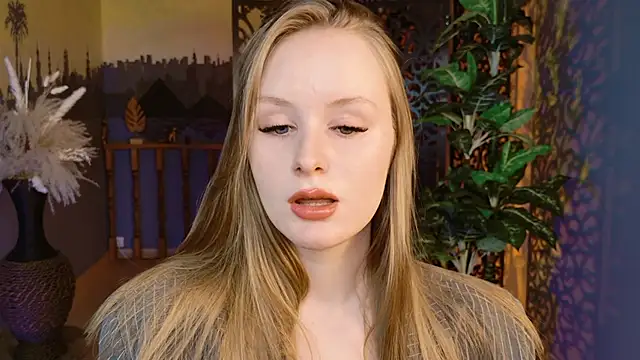 VivienLeeigh online show from 28, 11, 2025