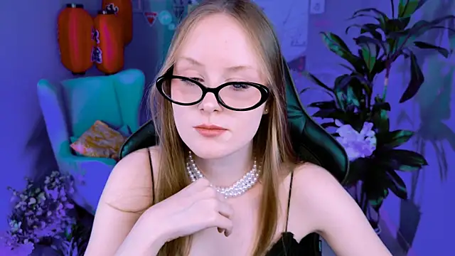 VivienLeeigh online show from 23, 9, 2025