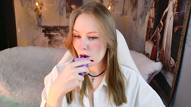 VivienLeeigh online show from 12, 3, 2026