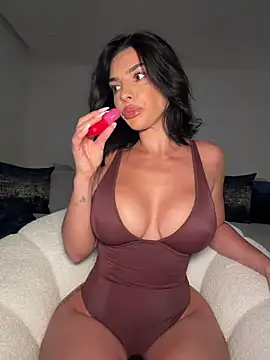 krissiswrld- online show from 5, 5, 2026