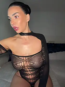 krissiswrld- online show from 7, 4, 2026