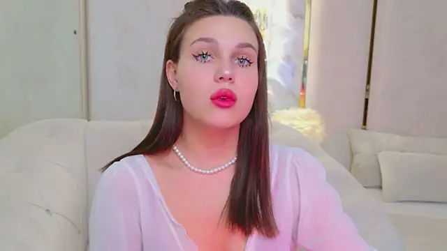 Snapshot of RihannaRose chatting on 3, 6, 2026 RihannaRose online show from 3, 6, 2026