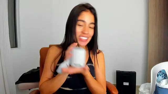 AriaMontgomery online show from 23, 4, 2026