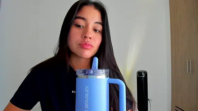 AriaMontgomery online show from 6, 2, 2026