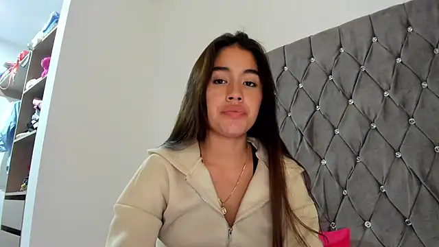 AriaMontgomery online show from 4, 1, 2025