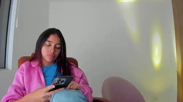 Snapshot of AriaMontgomery chatting on 9, 10, 2025 AriaMontgomery online show from 9, 10, 2025