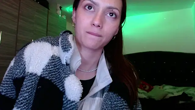 holy juli online show from 10, 6, 2026