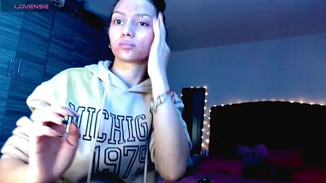 holy juli online show from 16, 12, 2025