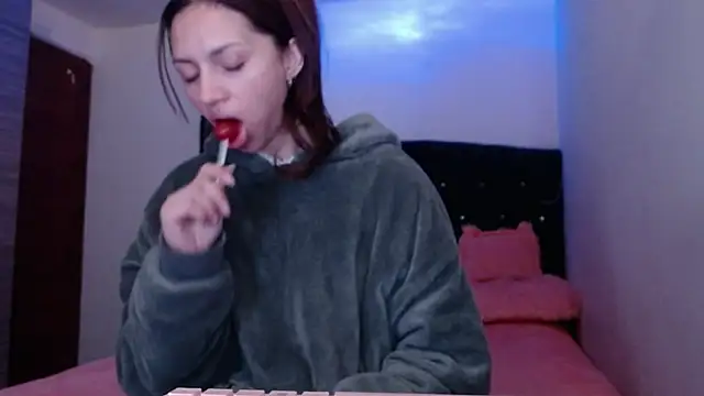 holy juli online show from 11, 7, 2026