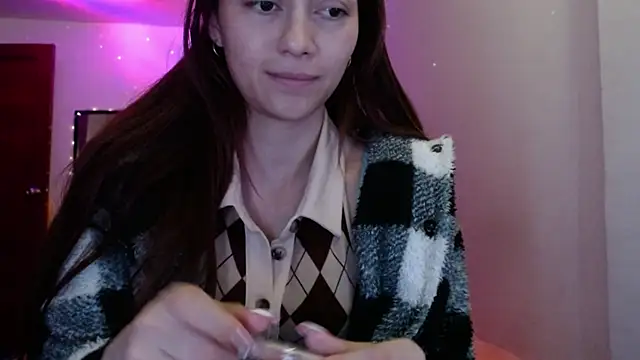 Snapshot of holy_juli chatting on 4, 5, 2026 holy juli online show from 4, 5, 2026