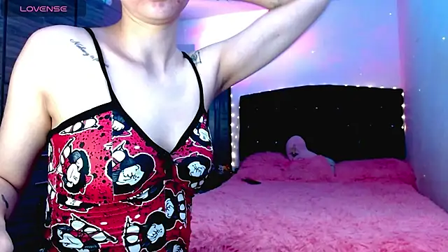 holy juli online show from 26, 11, 2025