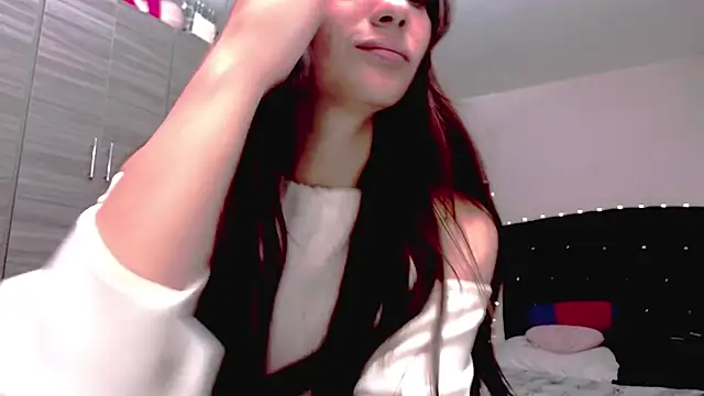 holy juli online show from 9, 2, 2026