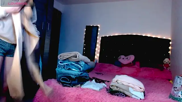 holy juli online show from 15, 12, 2025