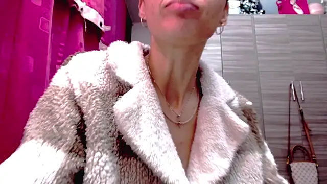 holy juli online show from 11, 2, 2026