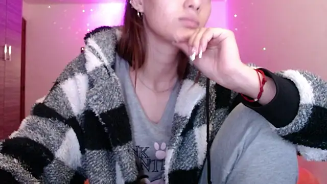 Snapshot of holy_juli chatting on 3, 5, 2026 holy juli online show from 3, 5, 2026