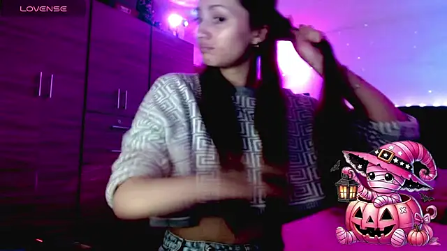 holy juli online show from 28, 10, 2025