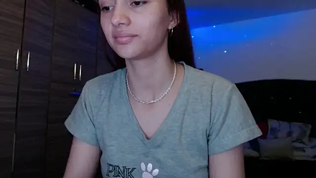 Snapshot of holy_juli chatting on 8, 6, 2026 holy juli online show from 8, 6, 2026