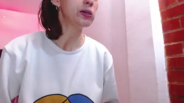 holy juli online show from 8, 3, 2026