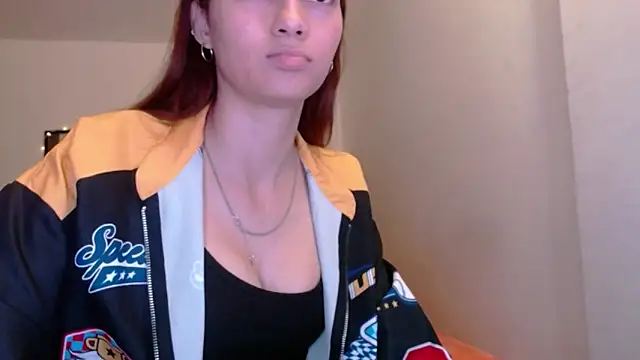 Snapshot of holy_juli chatting on 2, 5, 2026 holy juli online show from 2, 5, 2026