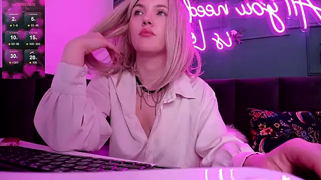 Fluffy Monica online show from 3, 3, 2025