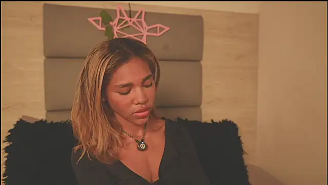 Lily Miiller online show from 6, 2, 2026