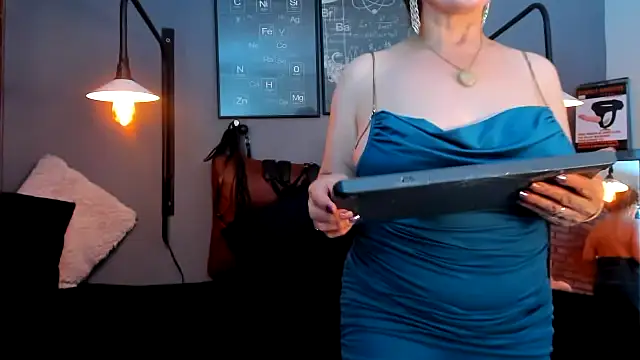 Snapshot of Samantha_mature56 chatting on 13, 5, 2026 Samantha mature56 online show from 13, 5, 2026