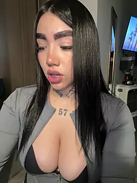 Nickiiiii online show from 4, 3, 2026