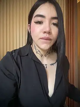 Snapshot of Nickiiiii chatting on 4, 10, 2025 Nickiiiii online show from 4, 10, 2025