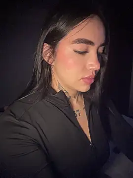 Snapshot of Nickiiiii chatting on 9, 10, 2025 Nickiiiii online show from 9, 10, 2025