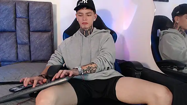 Snapshot of Dan_brownn chatting on 21, 6, 2026 Dan brownn online show from 21, 6, 2026