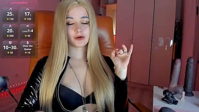 Snapshot of mollyposhh chatting on 9, 5, 2026 mollyposhh online show from 9, 5, 2026