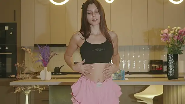 whisper of love online show from 4, 11, 2025