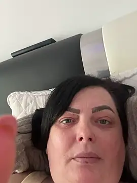 Amandamuller1982 online show from 10, 2, 2025