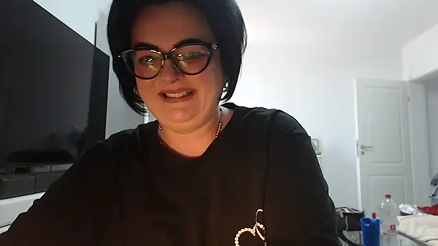 Snapshot of Amandamuller1982 chatting on 5, 7, 2026 Amandamuller1982 online show from 5, 7, 2026