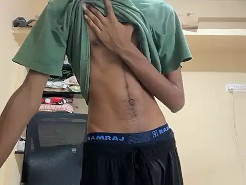 Snapshot of Luffyslim chatting on 10, 9, 2025 Luffyslim online show from 10, 9, 2025