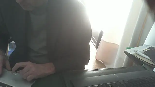 shyfrenchcock1 online show from 4, 3, 2026