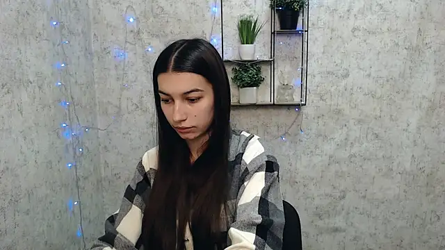 KarolinaRosse  online show from 17, 2, 2025