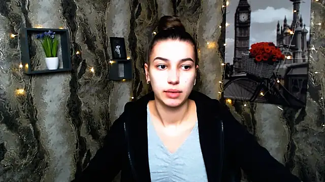 KarolinaRosse  online show from 18, 2, 2025