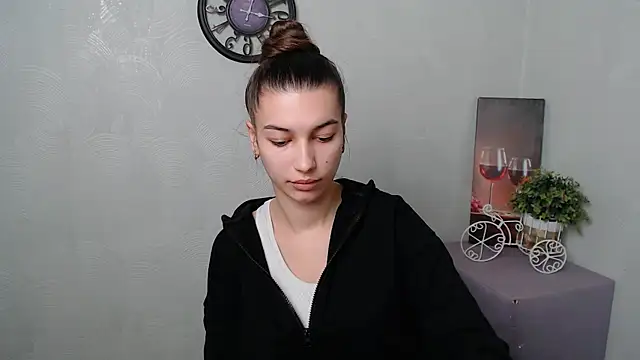 KarolinaRosse  online show from 19, 2, 2025