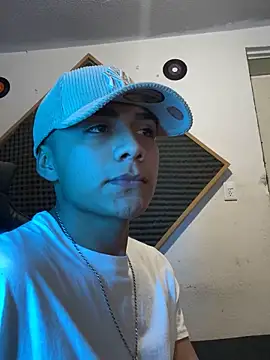 Snapshot of SkinnyHot444 chatting on 2, 2, 2025 SkinnyHot444 online show from 2, 2, 2025