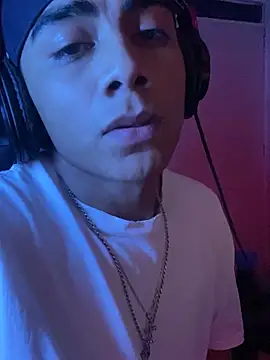 Snapshot of SkinnyHot444 chatting on 15, 12, 2024 SkinnyHot444 online show from 15, 12, 2024