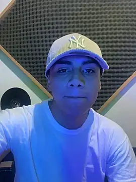 Snapshot of SkinnyHot444 chatting on 8, 2, 2025 SkinnyHot444 online show from 8, 2, 2025