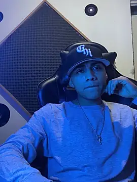 Snapshot of SkinnyHot444 chatting on 6, 2, 2025 SkinnyHot444 online show from 6, 2, 2025