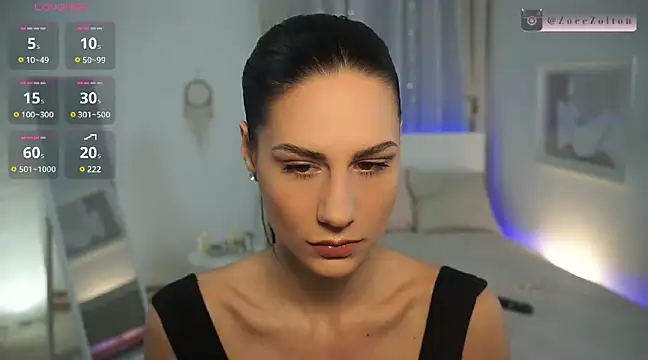 Snapshot of ZoeeZolton chatting on 5, 1, 2025 ZoeeZolton online show from 5, 1, 2025